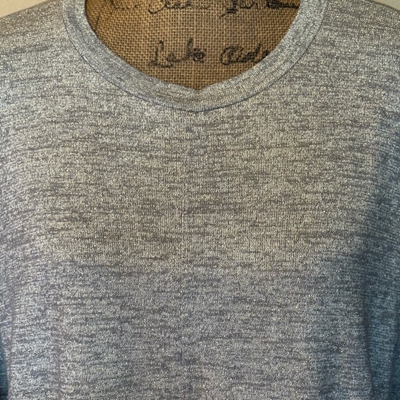 Nice metallic top-New without tag! - Picture 2 of 3